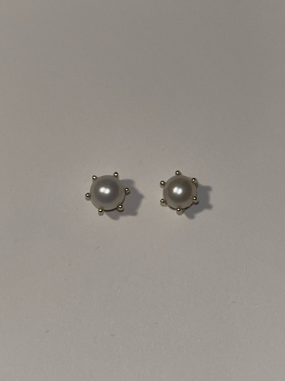 Kendra Scott White Pearl and Gold Crown Stud Earrings